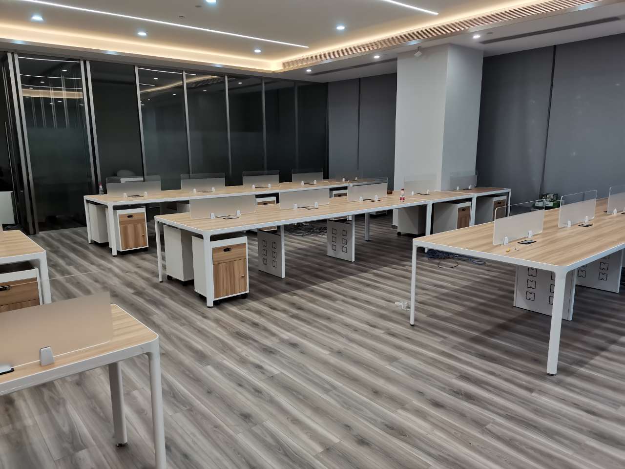 企業(yè)做板式辦公家具有哪些好處？